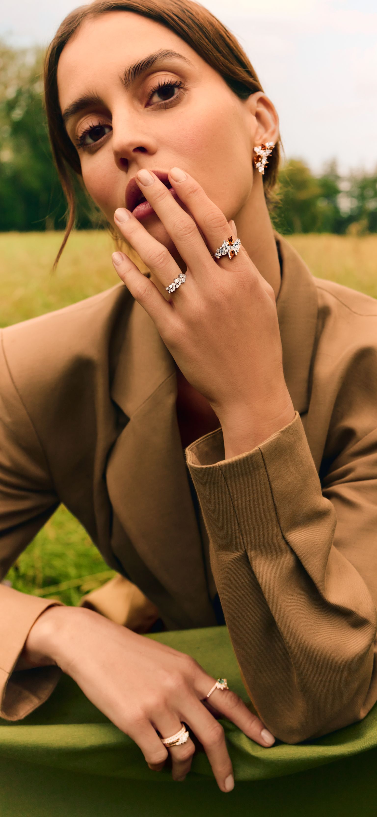 EverBloom Toi & Moi ring in 18-carat white gold and cognac diamonds reimagined by Maison Gemmyo.