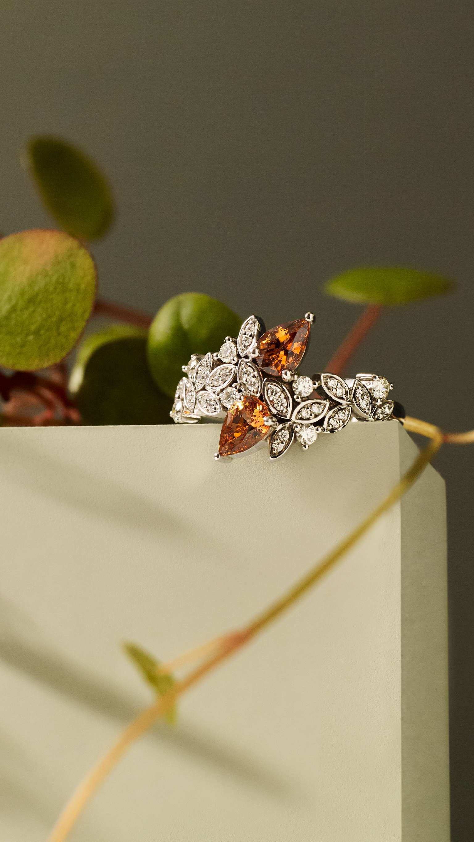 EverBloom Toi & Moi ring in 18-carat white gold and cognac diamonds reimagined by Maison Gemmyo.