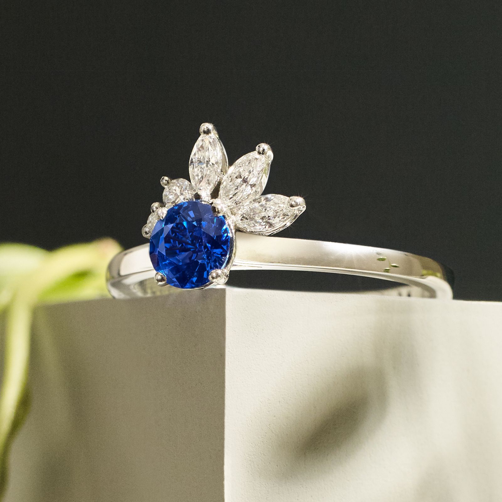 Bague Or blanc Tanzanite et diamants Little EverBloom 4