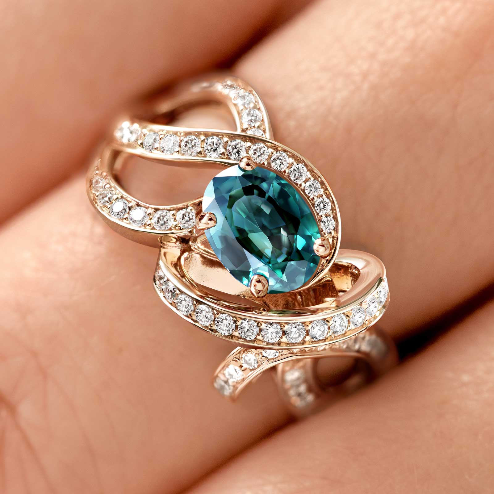 Ring Yellow gold Teal Sapphire and diamonds Olympia 3